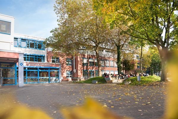 Osterrath-Realschule feiert 55-jähriges Bestehen